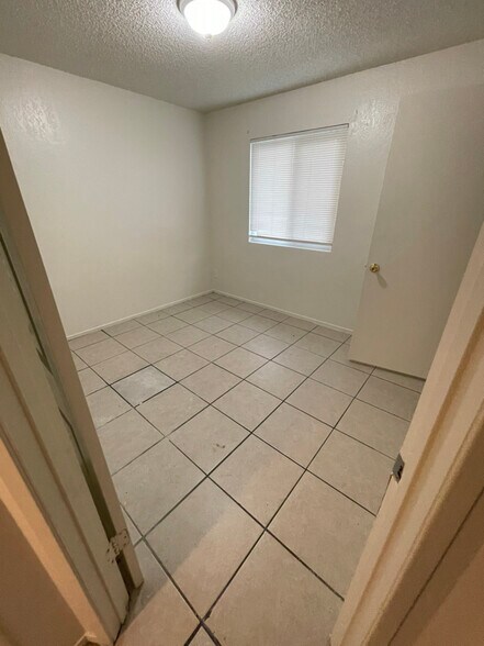 Building Photo - 429 S Backer Ave