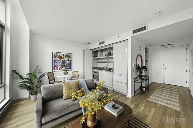 Building Photo - 18 W 48th St