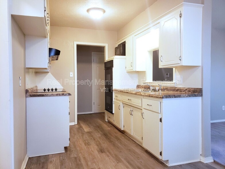 Building Photo - 989 Barkley Cir