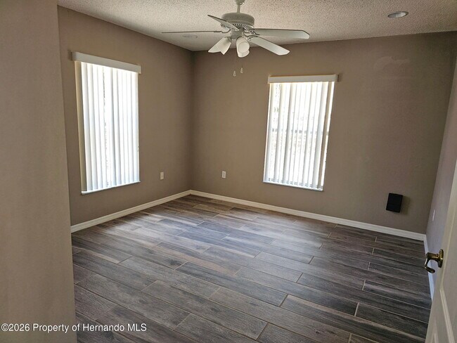 Building Photo - 7477 Canterbury St