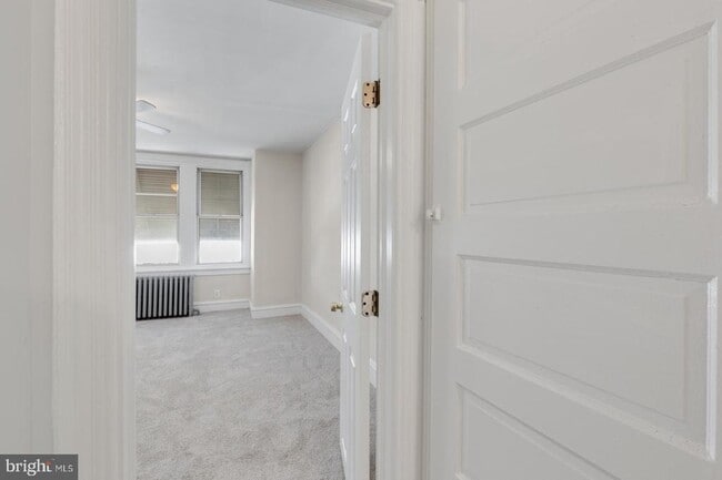 Building Photo - 2323 E Cambria St