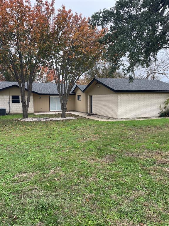 Building Photo - 300 Evergreen Cir