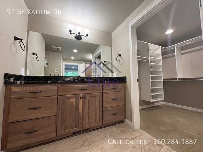 Building Photo - 91 SE Kalium Dr