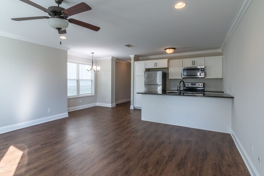 Building Photo - 212I Carver Ln