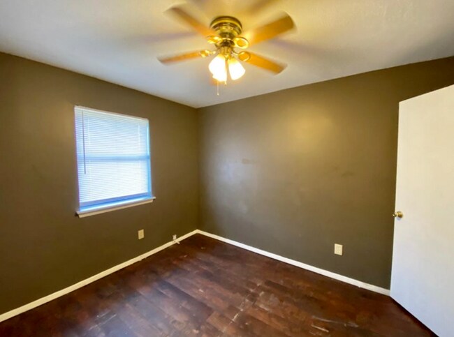 Building Photo - 111 Hardwood Ct