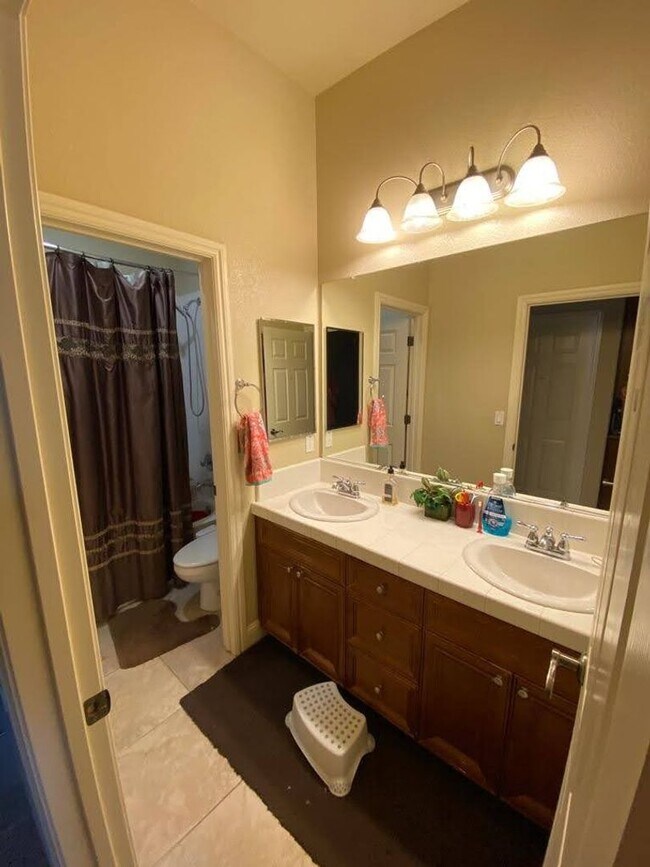 Building Photo - Gorgeous Newer 4 Bedroom in Highly sought after Riata Empire Ranch Community!