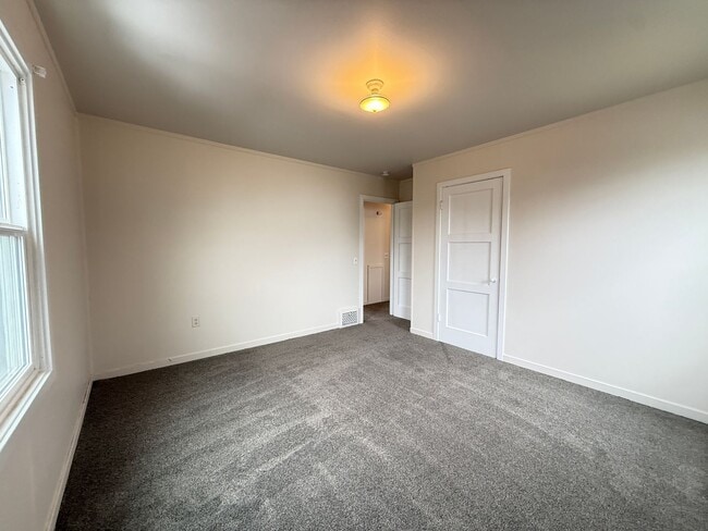 Building Photo - 1115-1117 Long Ave