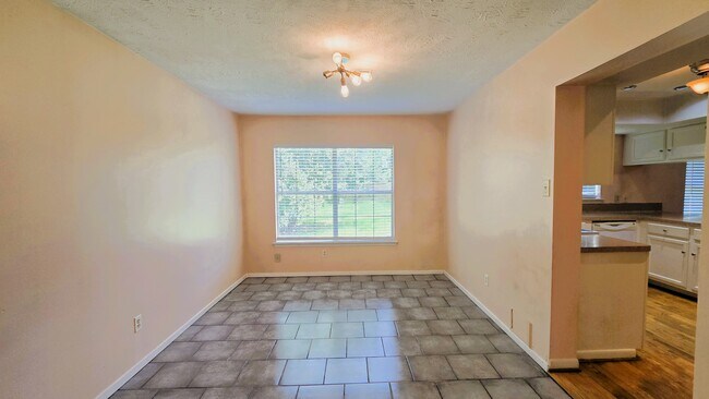 Building Photo - 3334 Birch Creek Dr