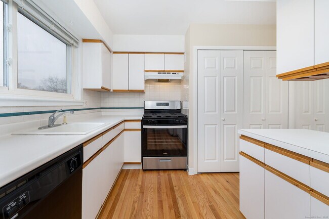 Building Photo - 16 Springdale Rd