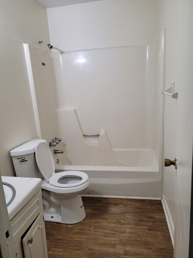 main bathroom - 1600 Antioch Rd