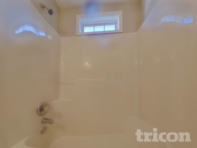 Building Photo - 225 Silver Fox Trail