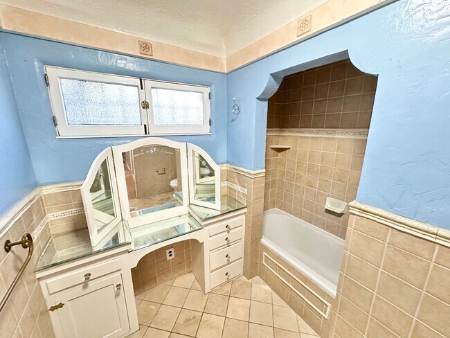 Building Photo - Beautiful Vintage Home with RV Sized Garage and Large Backyard