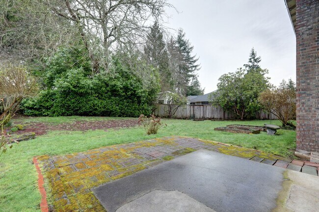 Building Photo - Bright spacious 4-bedroom 2.5 bath home in Bellevue