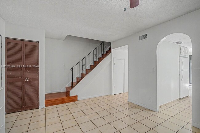 Building Photo - 3764 SW 60th Terrace