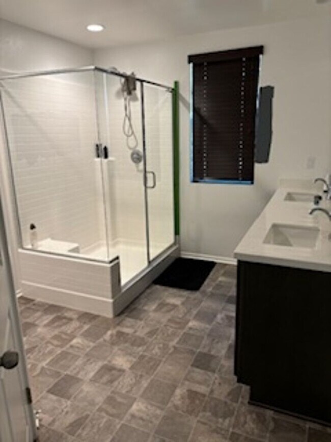 Building Photo - 3 Bedroom Townhome in Winchester