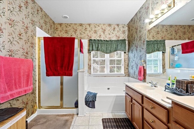 Building Photo - Spacious 5BR/3BA minutes from Ballantyne V...