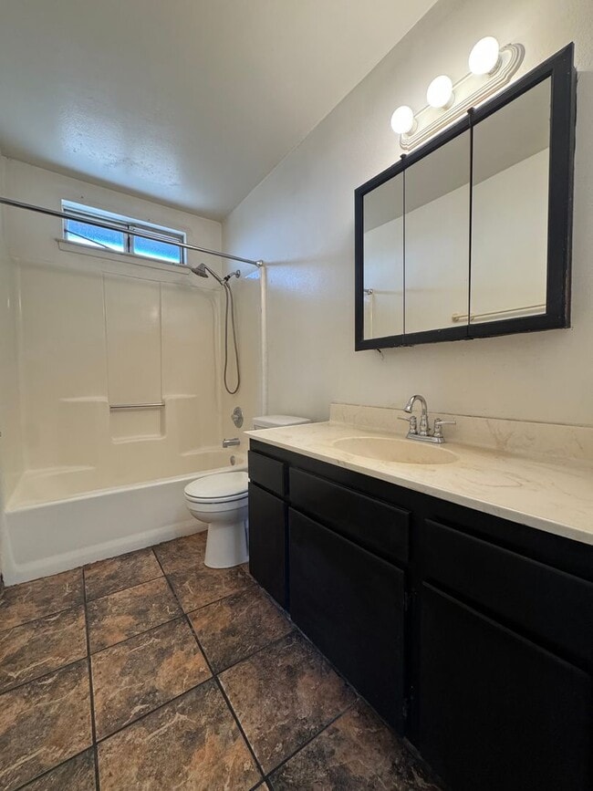 Building Photo - JUST REDUCED! Apple Valley Home in Sycamor...