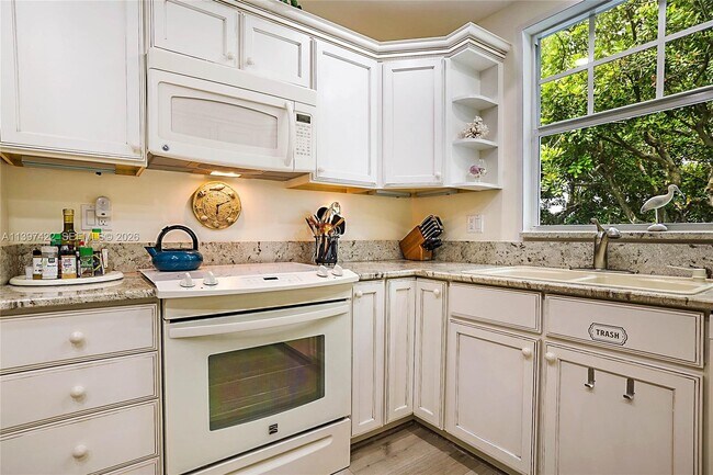 Building Photo - 905 Mainsail Cir