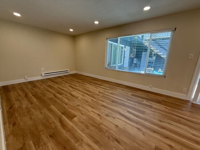 Building Photo - 5851 El Zuparko Dr