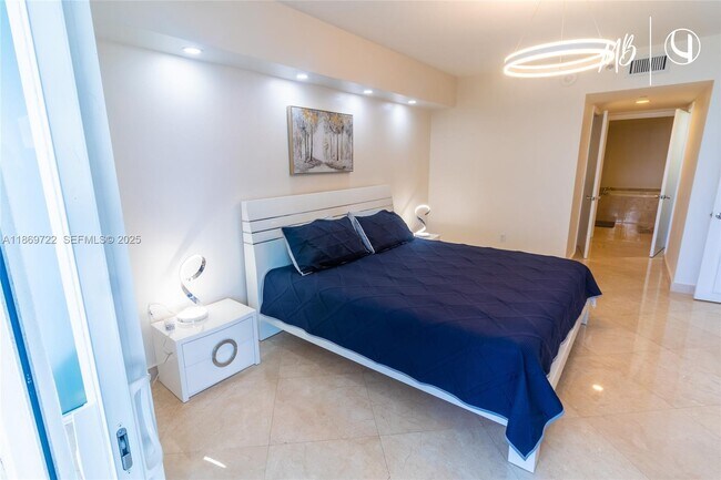 Building Photo - 1830 S Ocean Dr