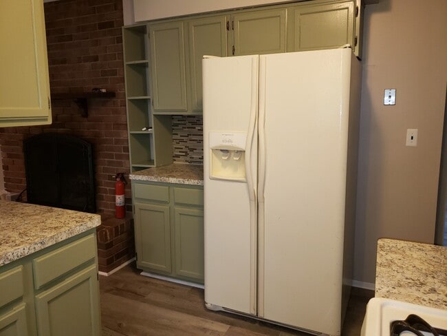 Building Photo - 24694 Creekside Dr