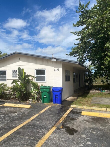 Building Photo - 2861 NW 15th Ct