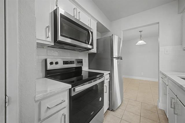 Building Photo - 8095 Meadow Rd