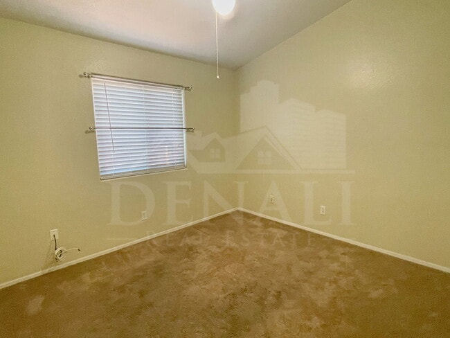 Building Photo - 465 S Wildrose