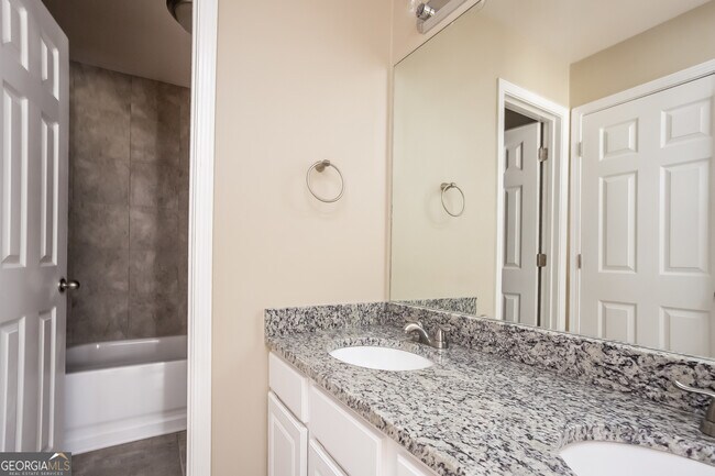 Building Photo - 991 Laurel Springs Ln SW