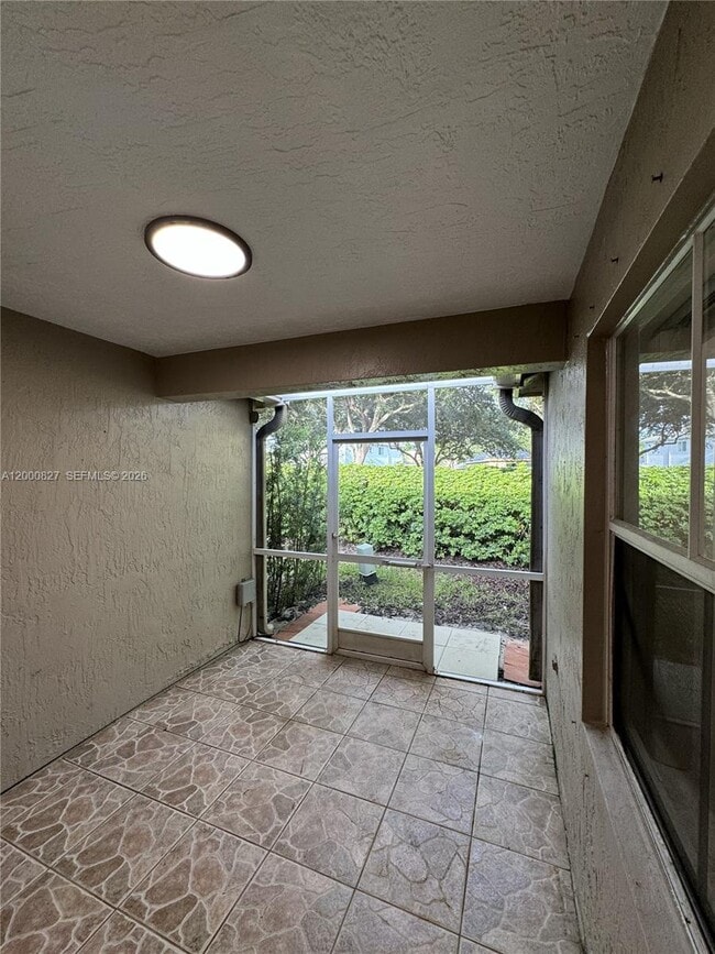 Building Photo - 4136 Pine Ridge Ln