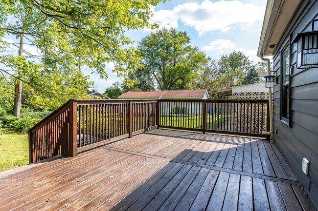 Building Photo - 491 Stratford Dr