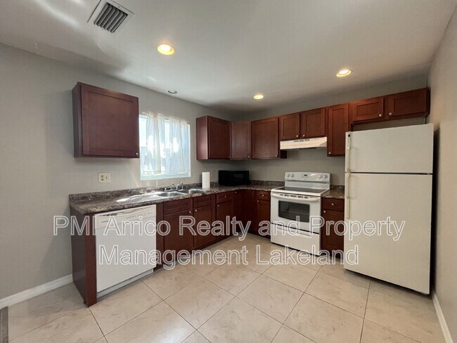 Building Photo - 6576 Sweetbriar Ln