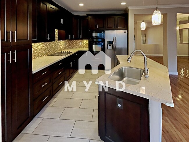 Building Photo - 5117 Renaissance Ave Unit C