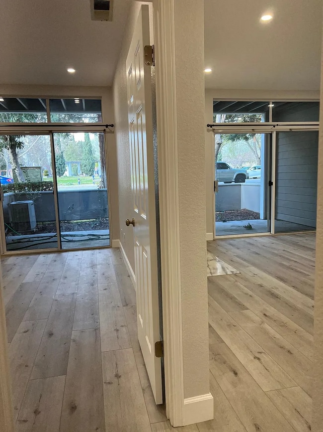 Building Photo - Completely renovated New hardwood floors.