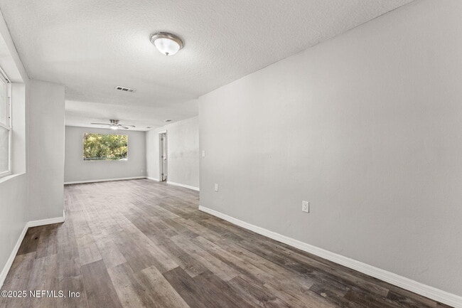 Building Photo - 4044 Hunter Cir