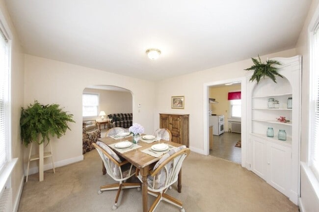 Building Photo - 723 S Allen St