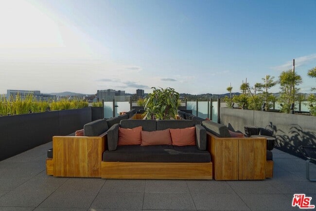 Building Photo - 10777 Wilshire Blvd