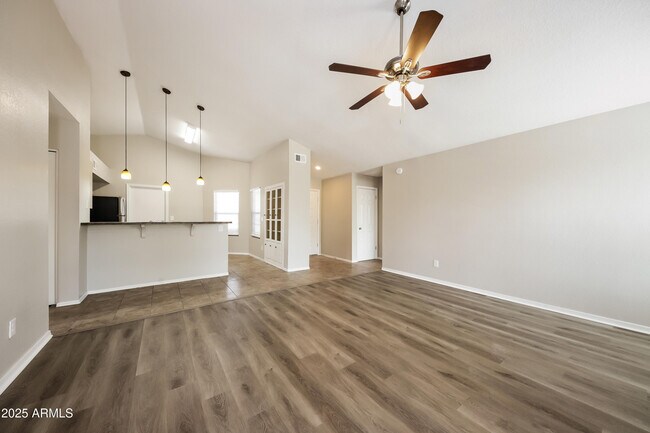 Building Photo - 6053 W Maui Ln