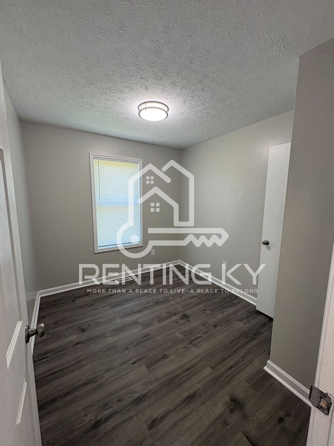 Building Photo - Updated 3-Bed, 1.5-Bath Townhome with a Garage!
