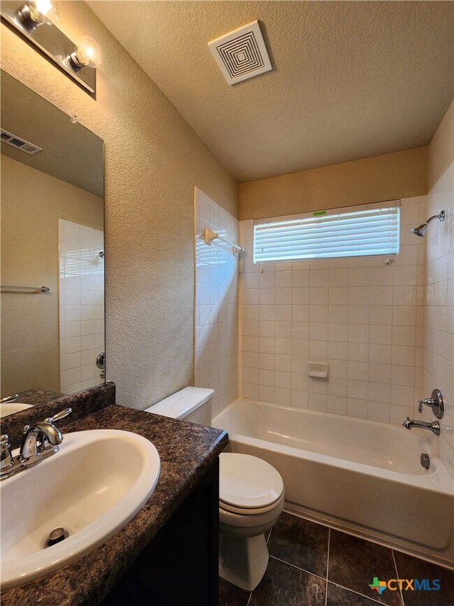Building Photo - 789 Great Oaks Dr