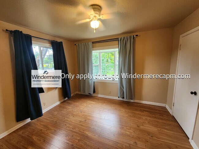 Building Photo - Orangevale Home Available Now!