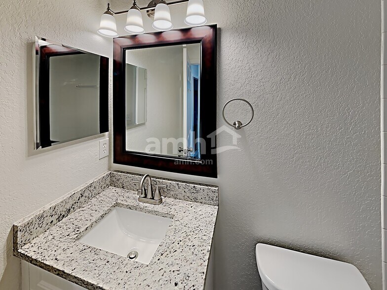 Building Photo - 2207 13th Ave E