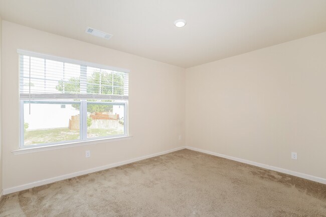 Building Photo - 956 Creekview Rd