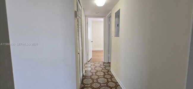 Building Photo - 10221 Fontainebleau Blvd