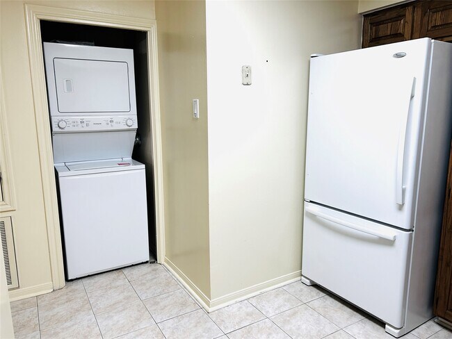 Building Photo - 5200 Weslayan St