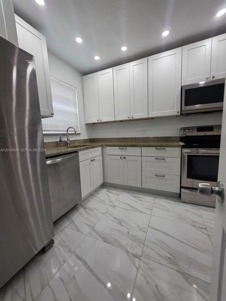 Building Photo - 1611 Coral Gate Dr