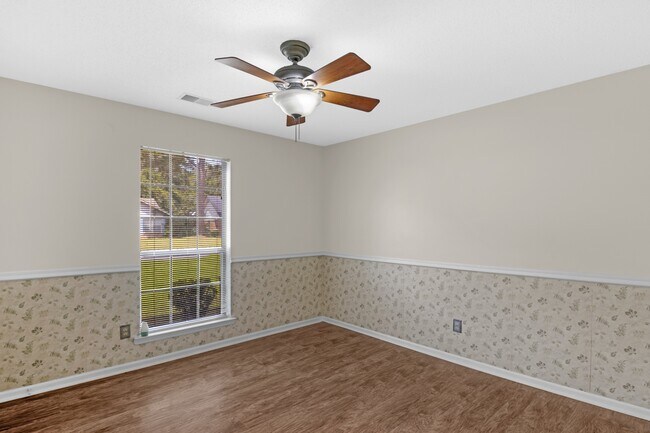 Building Photo - 781 Madison Dr