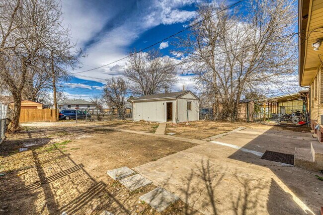 Building Photo - Lovely 5 Bed  / 2 bath in Boston Heights