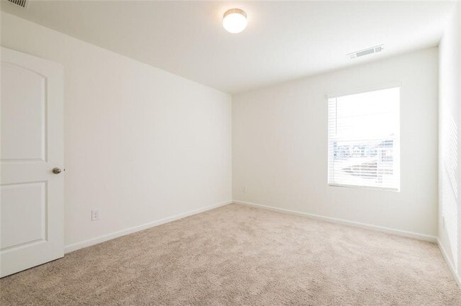 Building Photo - 131 Shelter Ln E