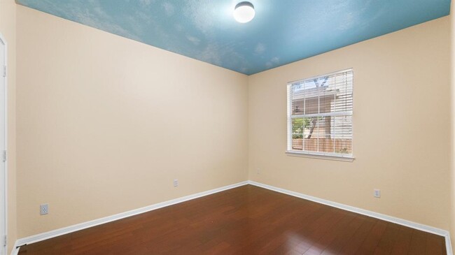 Building Photo - 7808 Alophia Dr